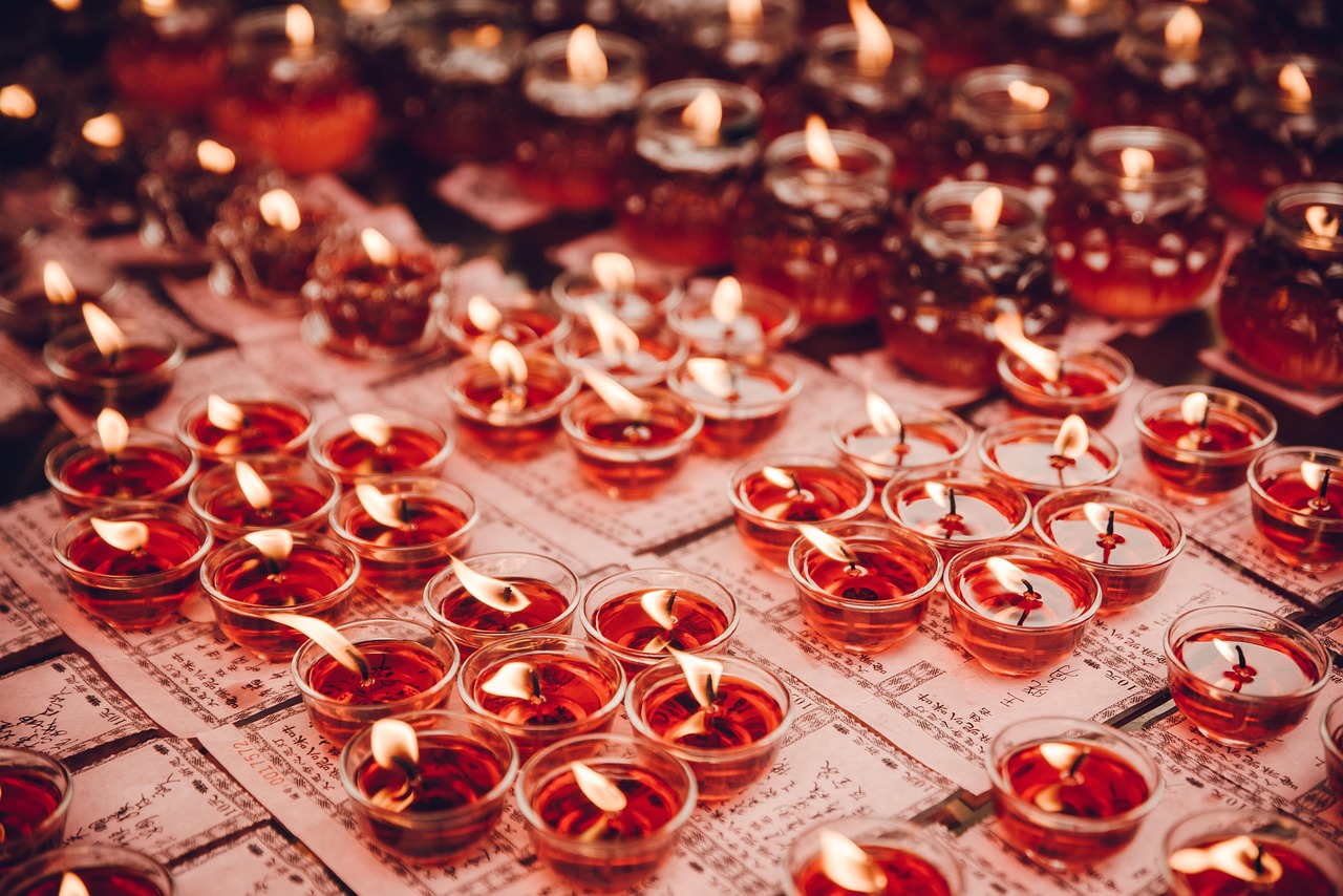 How Retailers Market Soy Candles to Gen Z & Millennials